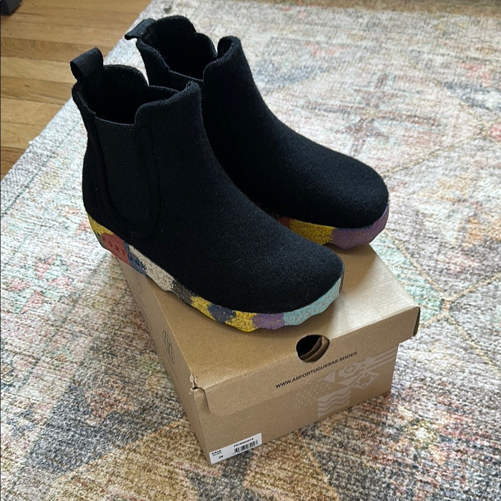 Asportuguesas Women’s CAIA Slip-on Ankle Boots *New in box